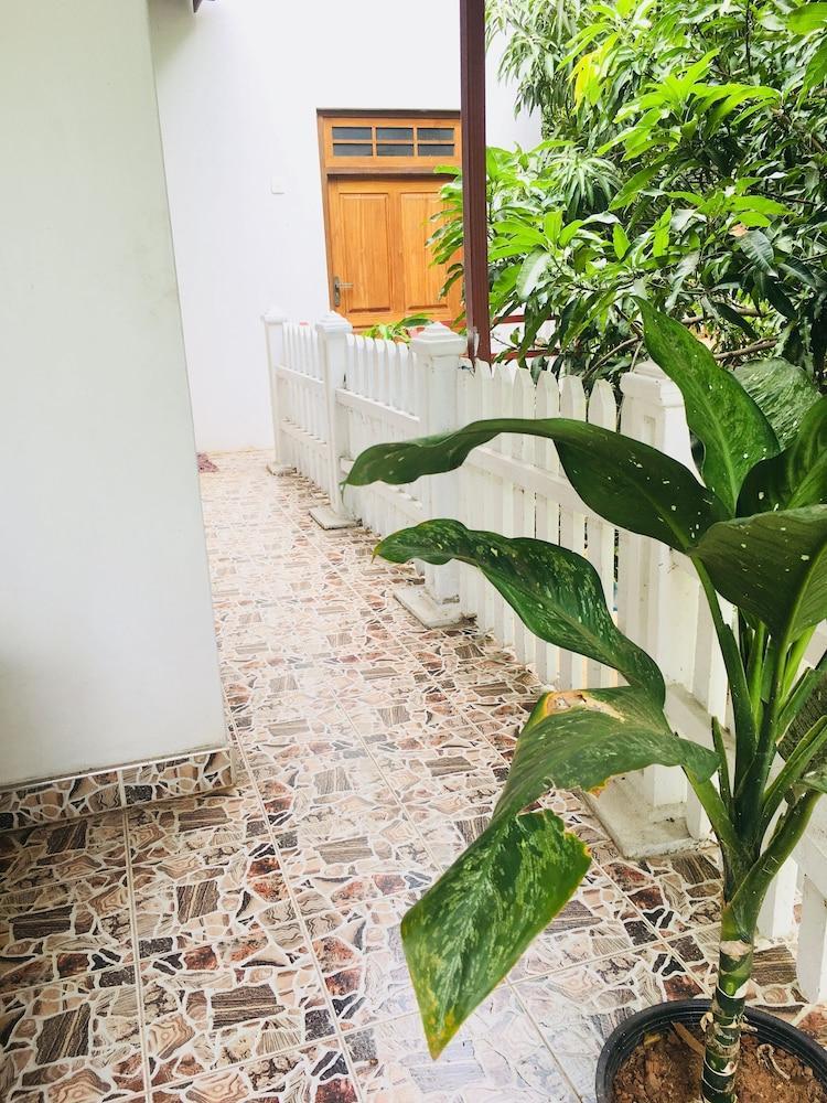 Sudu Neluma Home Stay Polonnaruwa Ngoại thất bức ảnh
