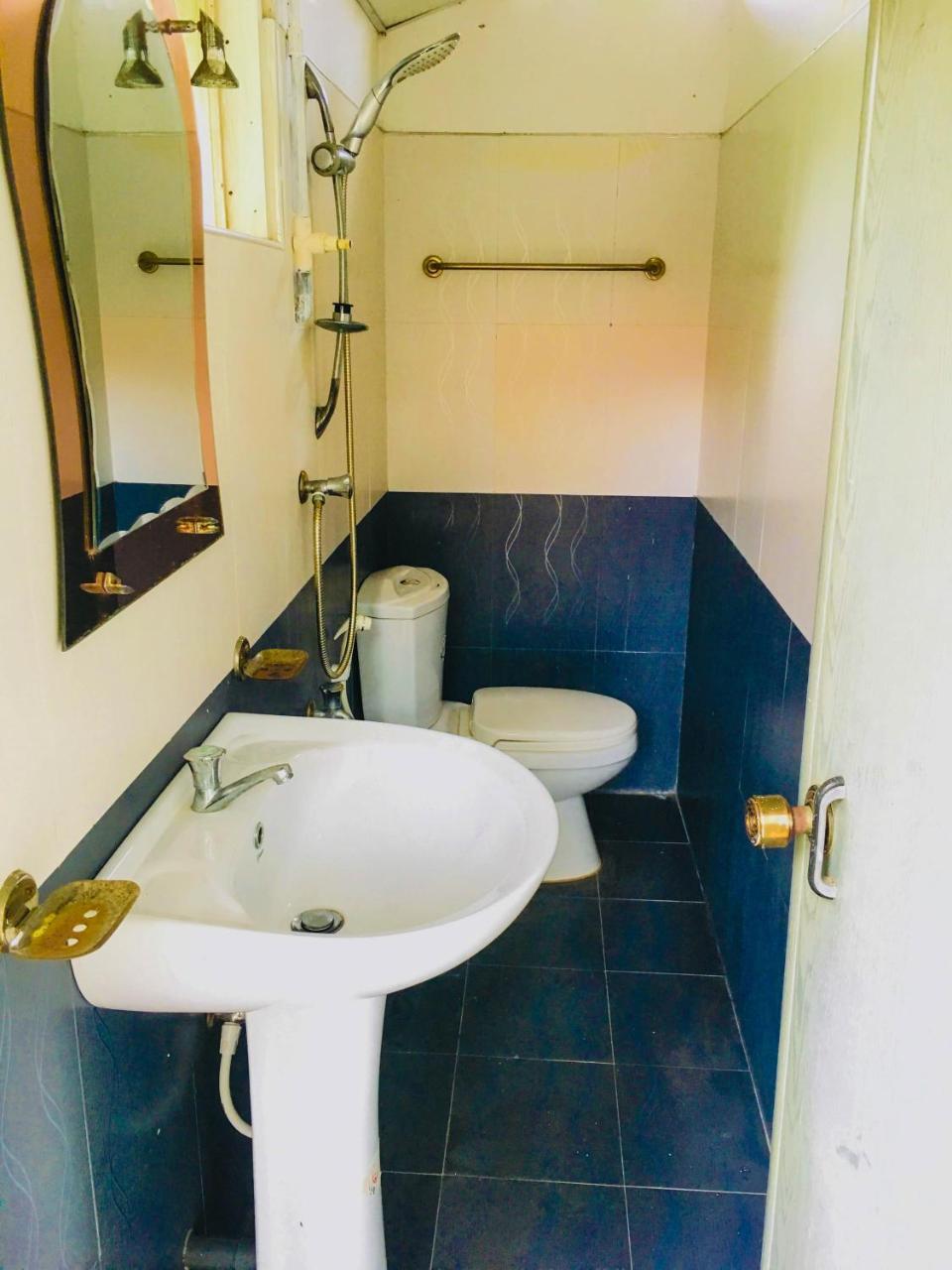 Sudu Neluma Home Stay Polonnaruwa Ngoại thất bức ảnh