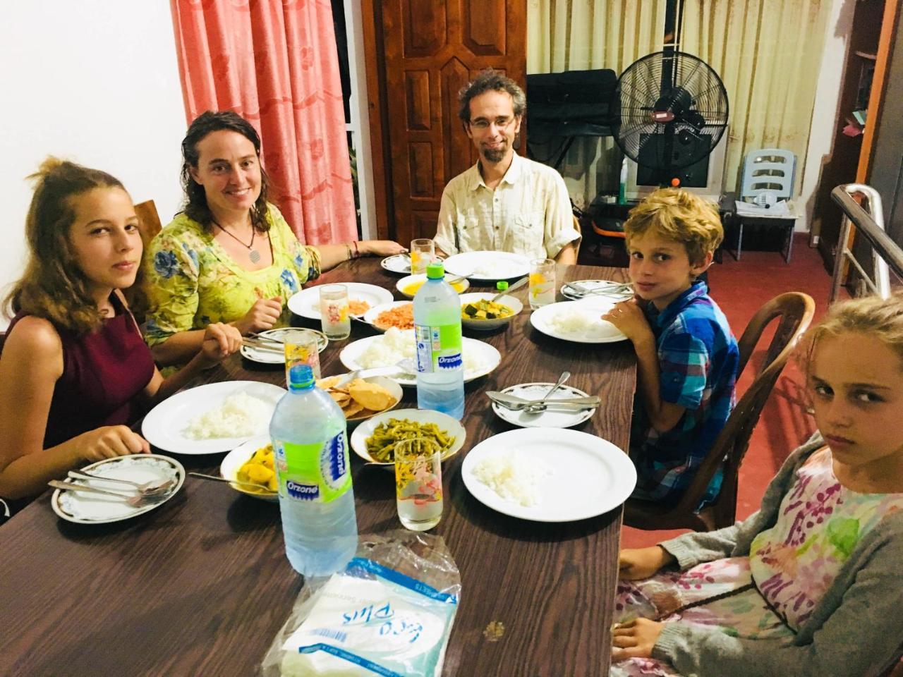 Sudu Neluma Home Stay Polonnaruwa Ngoại thất bức ảnh